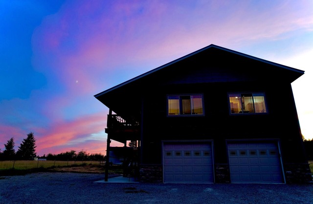 Glacier Country Chalet-Stunning Mountain Views