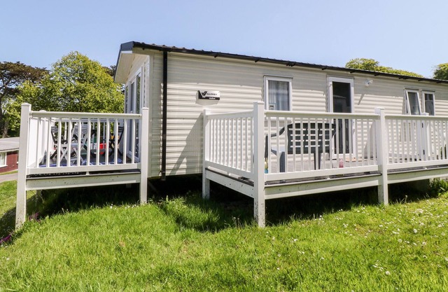 GLADE 52, pet friendly, with pool in Bucks Cross, Bideford