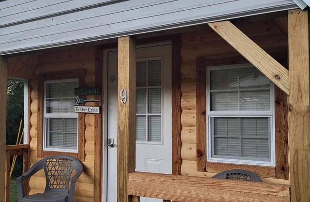 Glamping Cabin golf fish Illinois river ATV, Kayak