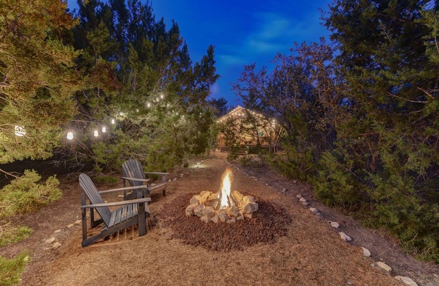 Glamping Getaway with AC on Winery in Hill Country