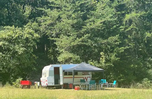 Glamping on 116 Acre Farm- Winnie Jane Bago