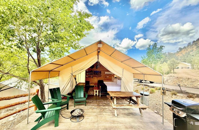 Glamping tent basecamp between Zion & Bryce w/AC