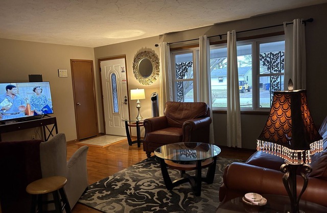 GLENCO PLACE - Easy access to I-44 and Hwy 65. SENIOR FRIENDLY!