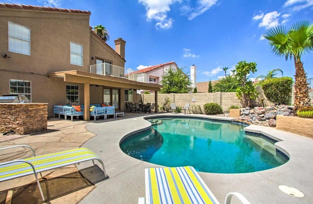 Glendale Home on Golf Course Backyard Oasis