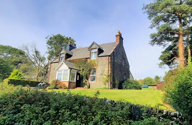 Glenterry Farmhouse - a house that sleeps 6 guests in 3 bedrooms