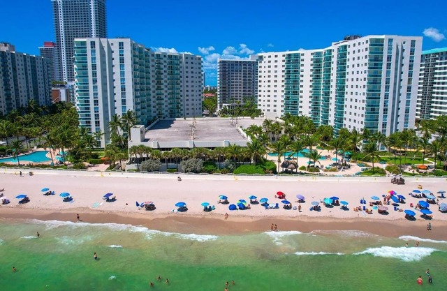 GLOBALSTAY Tides Hollywood Beach Retreat
