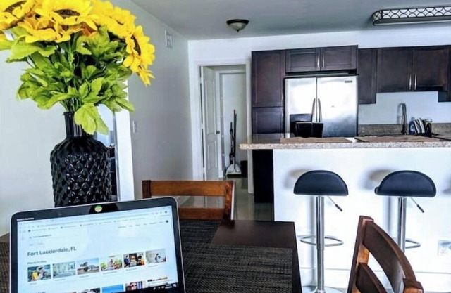Glowing Private Convenient Apartment Downtown - B3
