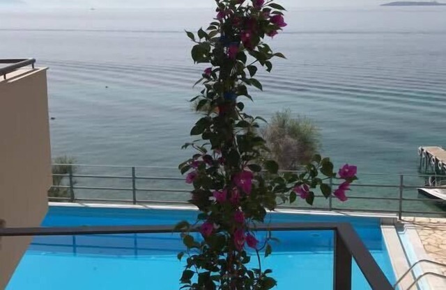 Glyfa Beach Villas