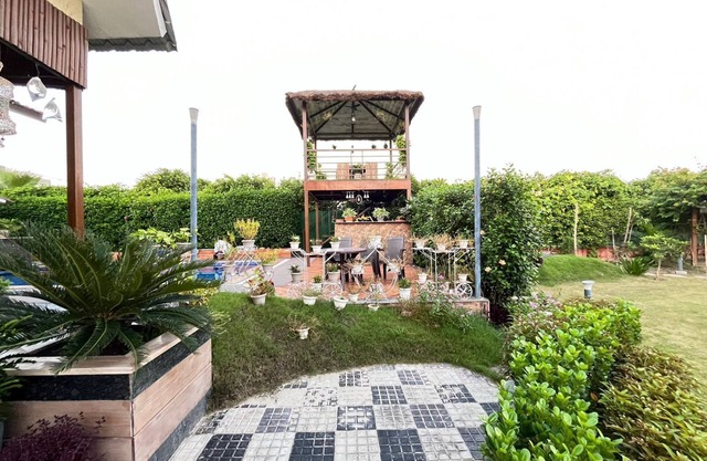 GoBravo 37 - 2Bhk Farm with Pool & Garden Sec150 Noida
