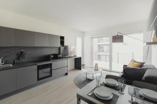 GoHost - Modern and Bright Apartments with Terrace and Balcony