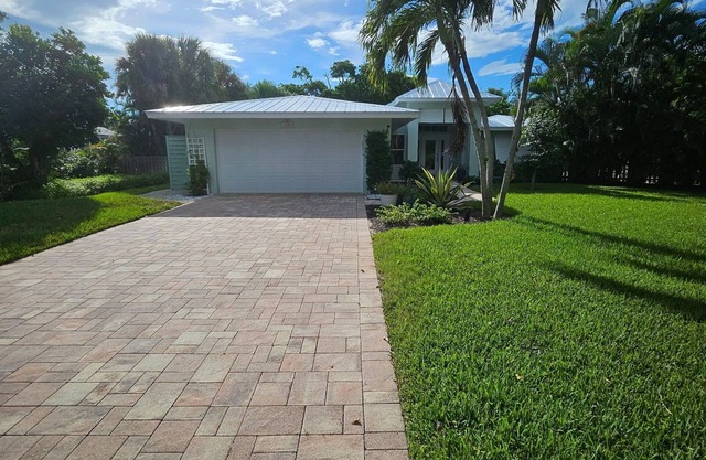 Going Coastal - 3 Bed 2 Bath Pool Home in Sanibel!