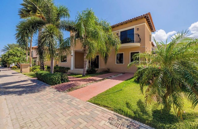 Gold Coast 4BR4.5BA Villa w/PrivatePool & Gym
