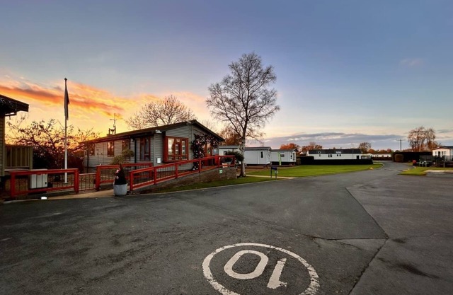 Gold Deluxe 3 Bed sleeps 8 Pet friendly
