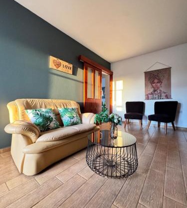 Gold Feather 2Bedroom Center Location and Pool