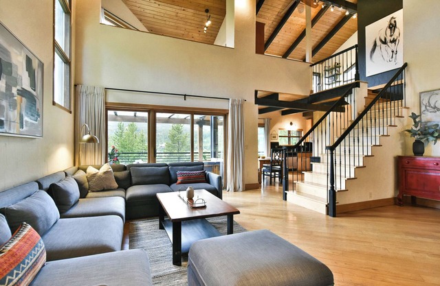 Gold Flake Terrace Home: Mountain Views, Downtown