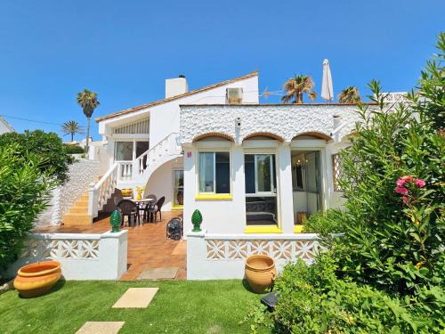 Golden Bay beach house by Lica