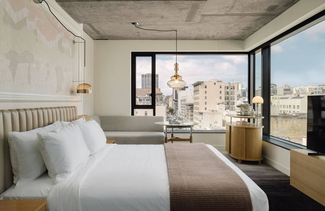 Golden Gate Getaway, Stunning Views, Central Location, Pets Are Welcome!