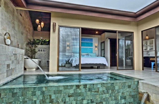 Golden Pineapple Villas-Adults Only