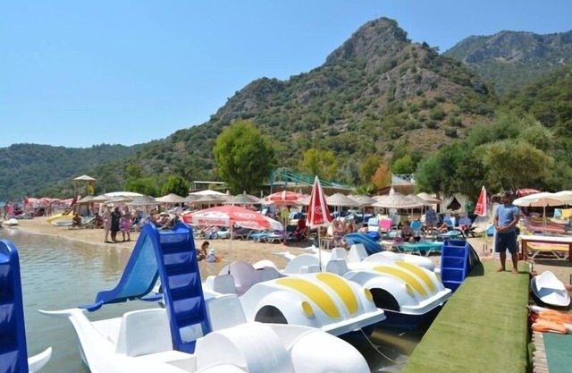 Golden Sand Beach & Caravan