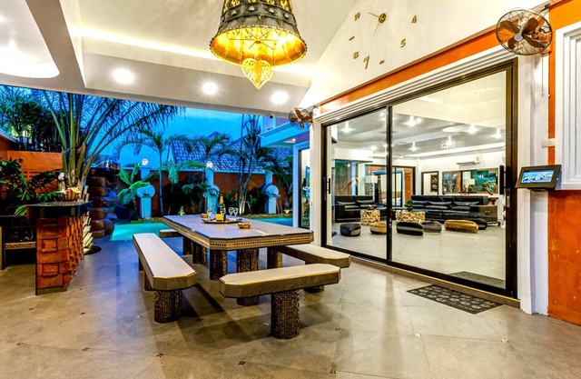 GOLDLAND Luxury Pool Villa Pattaya Walking Street 8 Bedrooms