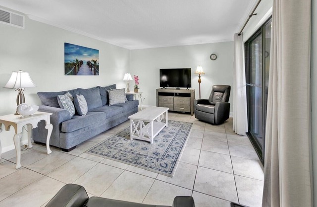 Golf Course 92b 2 Bedroom Condo by Redawning