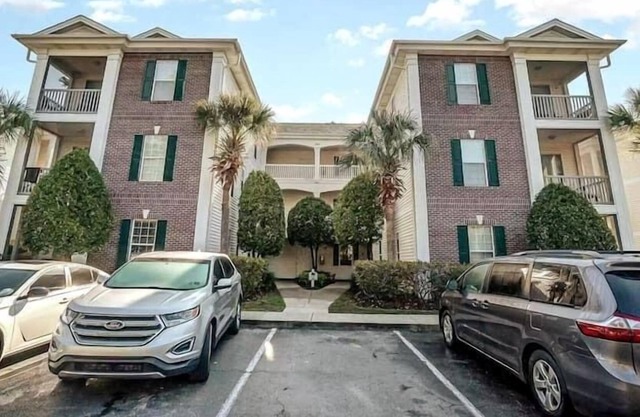 ~Golf Course Condo with Pool & Jacuzzi!! Sleeps 6!