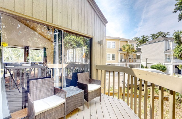 Golf course-front beach home with full kitchen - close to the beach