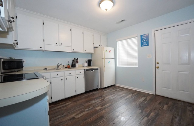 Golf Fox Townhouse Near Beach,Golf, & More!