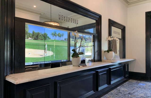 Golf in Napa Valley Wine Region! Onsite Swimming Pool, Comes with FREE Parking!