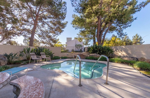 Golfcrest Getaway, Foosball, Near UC SD, King Beds, Jacuzzi, Fits 6 Guest, 2 BDS