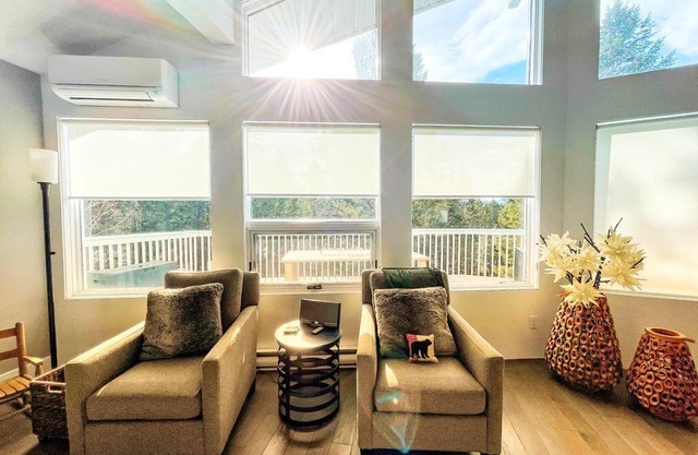 Golfers Paradise- Modern Cape Cod Cabin, Family Friendly, Hot Tub, New floors