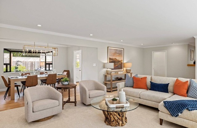 Gone Coastal 3BR 3BA all En Suite/Walk to Beach