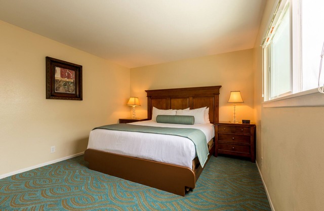 Good-Value 3 Units w/Kitchen & Free Parking!