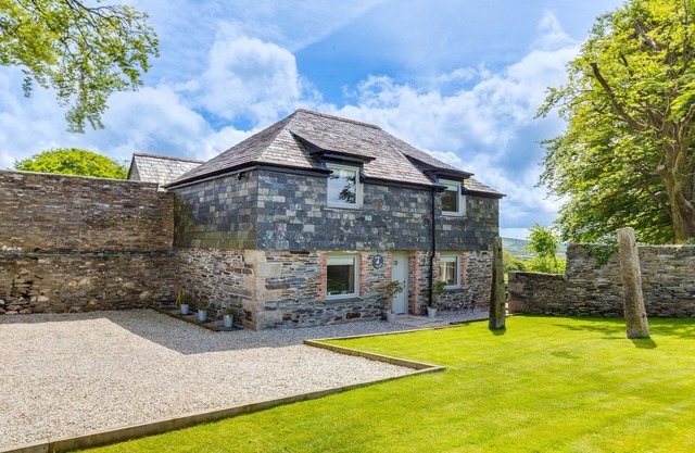 GOOSE COTTAGE - WITHIN THE HELLAND BARTON FARM COLLECTION in Delabole