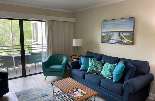 Gorgeous 1 Bedroom Condo in Ocean Creek!
