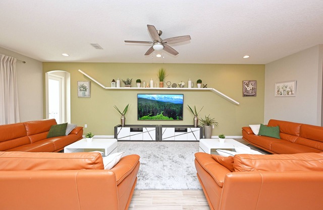 Gorgeous 10-bedroom 8-bath Pool Home Located in popular Sonoma Resort