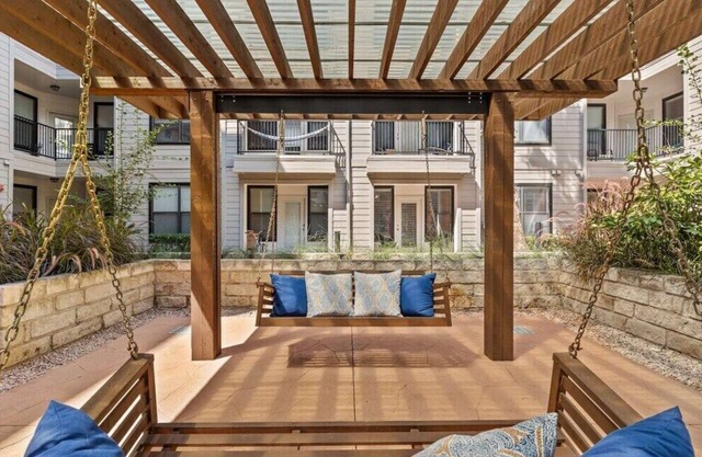 Gorgeous 2B on South Congress w/Pool, Gym