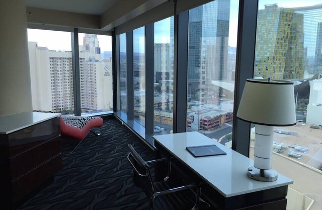 Gorgeous 4 bedroom with strip view !