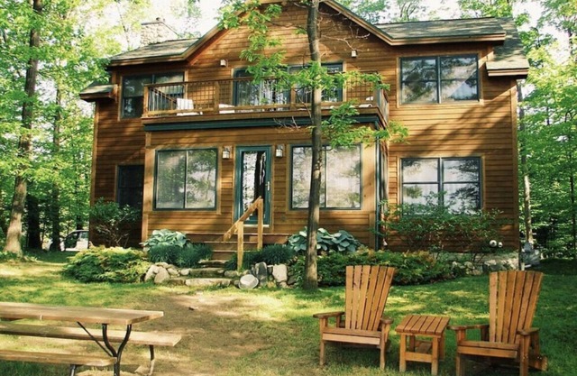 Gorgeous 6 Bedroom Lake House - Newly Renovated