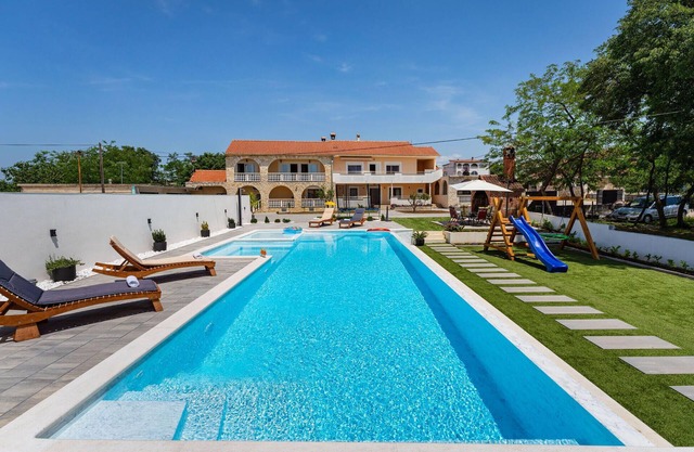 Gorgeous apartment in Galovac with WiFi