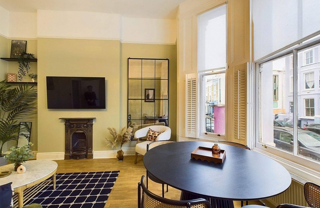 Gorgeous Apartment in Notting Hill Townhouse