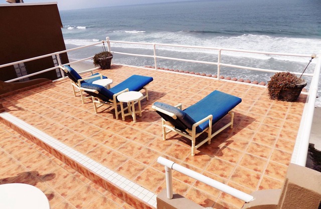GORGEOUS BEACHFRONT HOME Beautiful views, terrace and beach access. Sleeps 8+