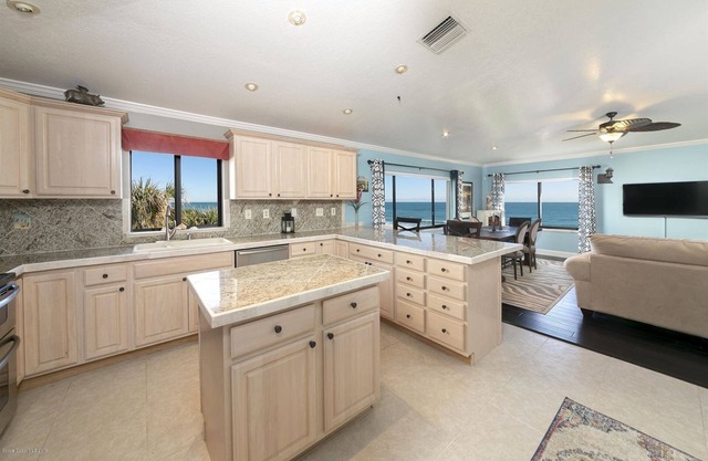 Gorgeous Beach Side Villa With Perfect Ocean View