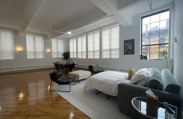 Gorgeous, Classic Corner Loft