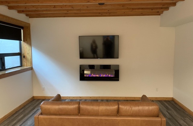 Gorgeous Custom Post & Beam Carriage House with Pool and Swim Spa