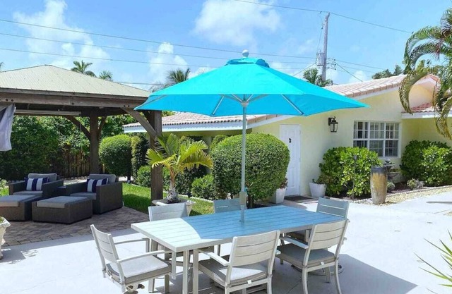 GORGEOUS Family Villa with private pool & outdoor patio!