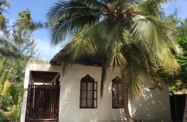 Gorgeous garden bungalows moments to the Indian Ocean