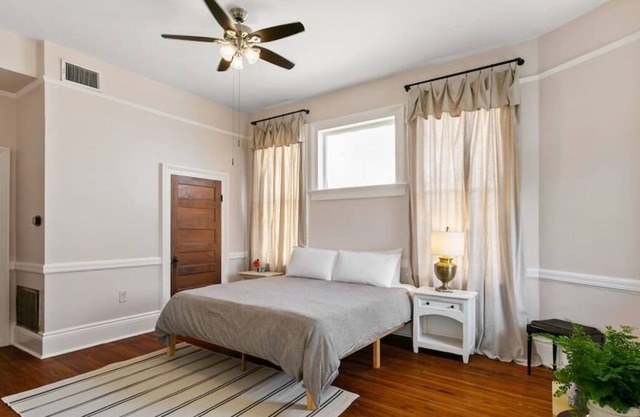 Gorgeous Garden District Apt Steps to St Charles