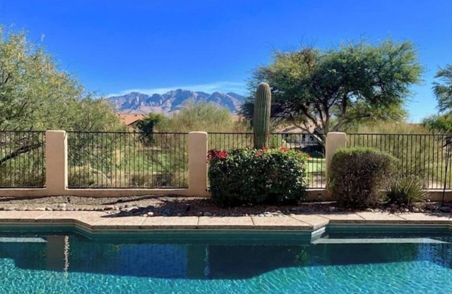 Gorgeous Golf Retreat w/Pool/Spa & Mountain Views