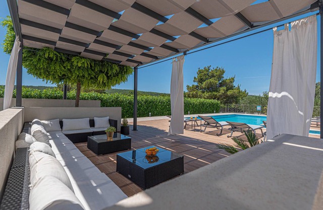 Gorgeous home in Dubrava kod Sibenika